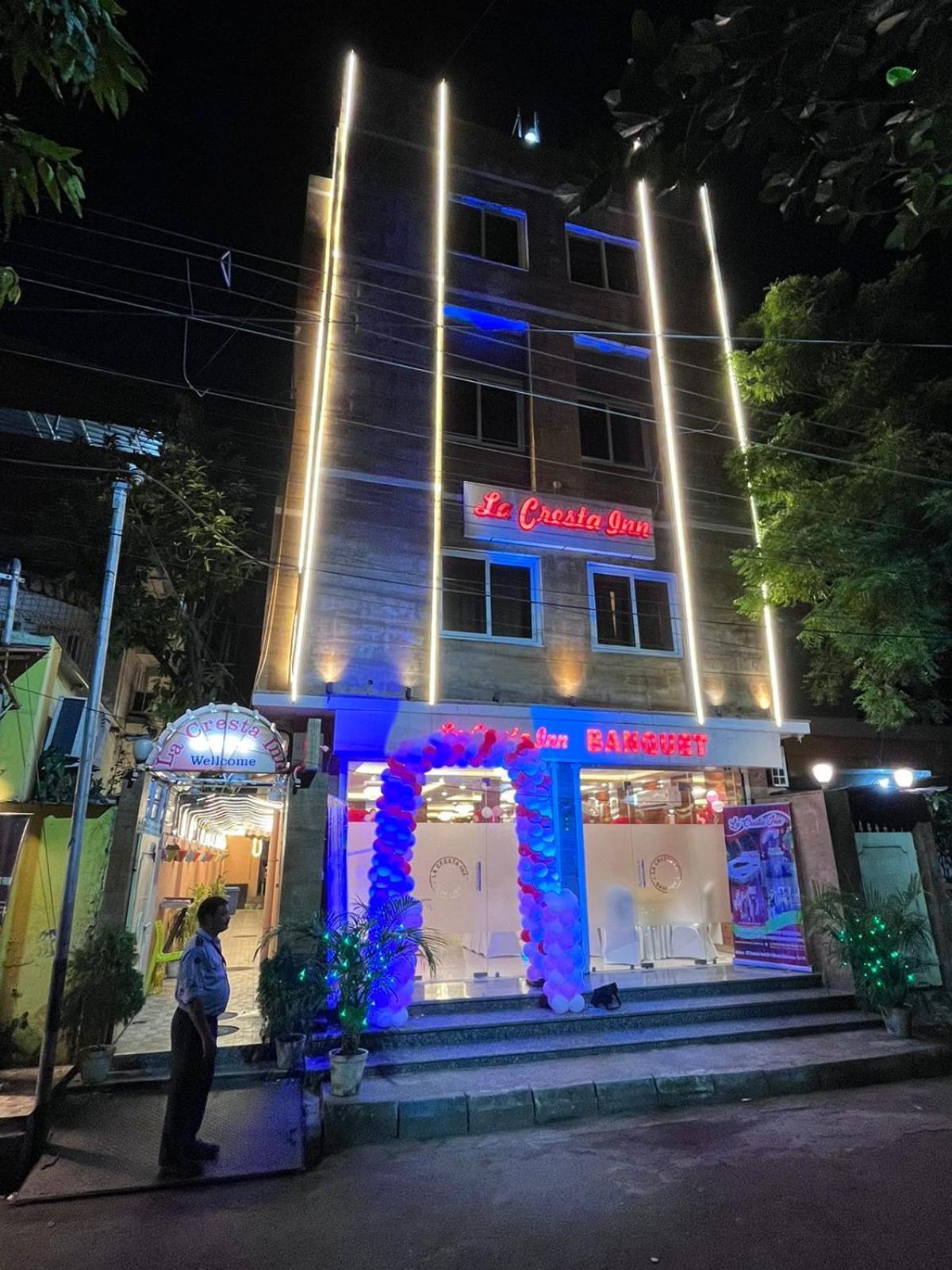 La Cresta Inn Kolkata Exterior photo